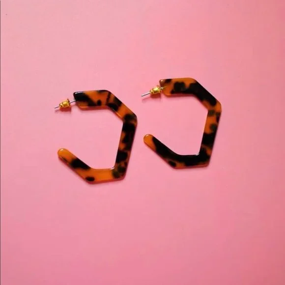 Tortoise Shell Faux Acrylic Hoop Earrings NWT - Picture 2 of 2